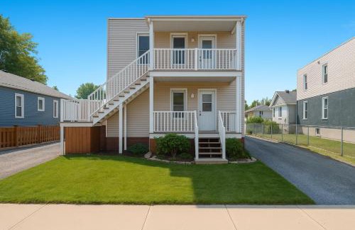 Saint-Edmond Apartment | Maison entière 4 chambres - Idéale pour familles et groupes - Jardin privé, BBQ, parking gratuit - Calme, spacieuse, check-in autonome, Wi-Fi rapide, Netflix