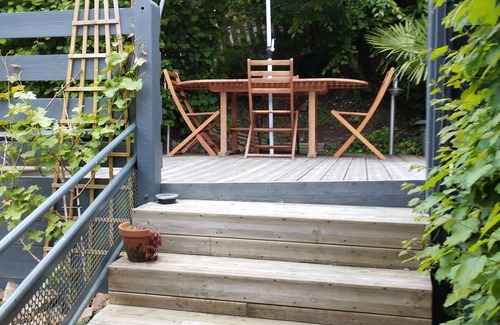 Saint-Vincent-de-Reins House | Maison en Pierre Avec une Belle Terrasse en Bois et Barbecue