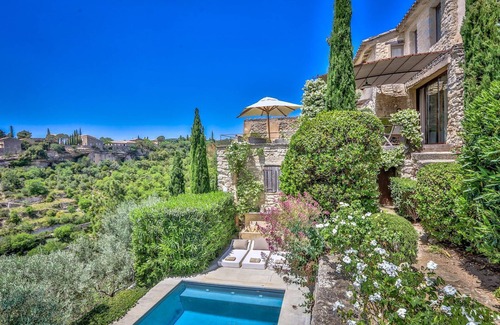 Gordes Villa | Maison Eclaircie - Three Bedroom Villa, Sleeps 6