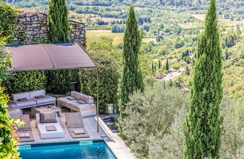Gordes Villa | Maison Eclaircie - Three Bedroom Villa, Sleeps 6
