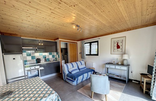 Plobannalec-Lesconil House | Maison en Bois de Plein Pied, au Calme Avec Jardin Fleuri Privatif de 300 m2