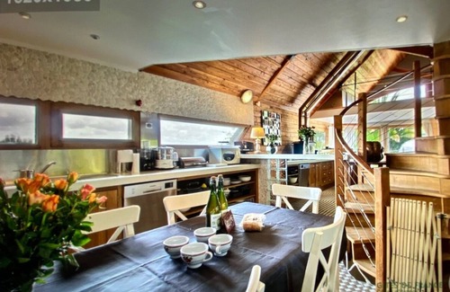 Saint-Michel-en-Greve House | Maison en bois face à la mer - Seaside charm on the Pink Granite Coast