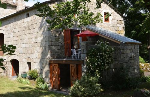 Tence House | Maison en Granit rénovée avec terrain et terrasse, proche Tence, idéale pour famille et activités outdoors - FR-1-582-134