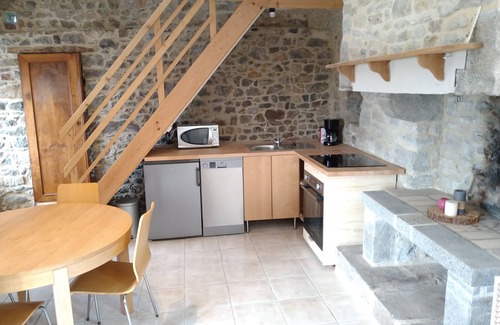 Orval sur Sienne House | Maison en Pierre, 4 Personnes, Proche de la mer