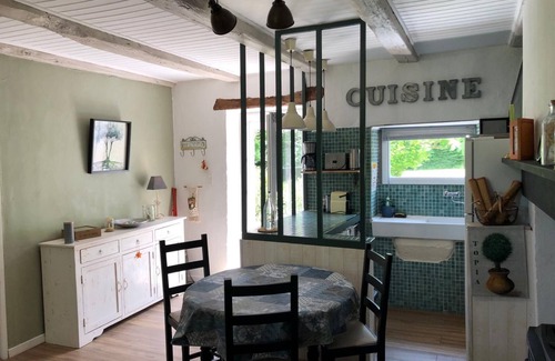 Lolme House | Maison en Pierre Avec 2 Chambres et 2 Salles de Bain Avec Piscine