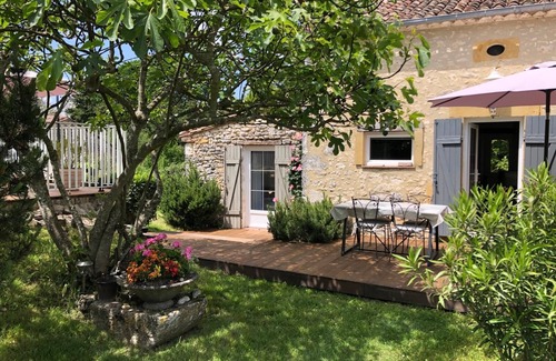Lolme House | Maison en Pierre Avec 2 Chambres et 2 Salles de Bain Avec Piscine