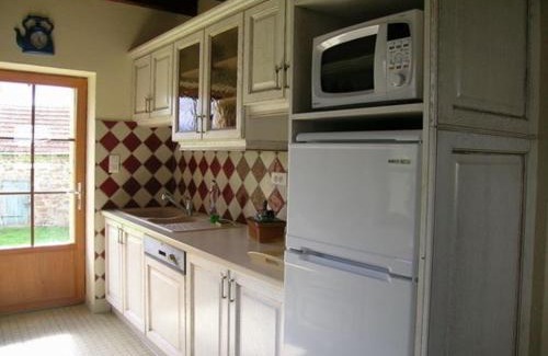 Nizerolles House | Maison en pierre avec jardin, jeux enfants et animaux acceptés - FR-1-489-137