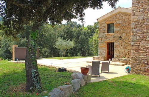Tavera House | Maison en Pierre Entre mer et Montagne Avec Jardin et Piscine Proche D'ajaccio