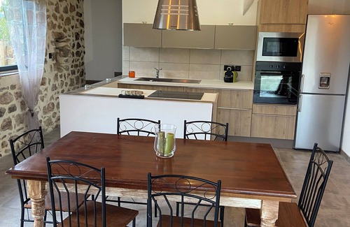 Aigueze House | Maison en Pierre Près des Gorges de Lardèche à Labri des Regards