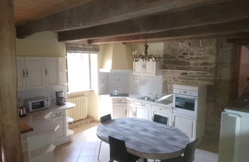 Le Faou House | Maison en Pierres au Faou, Centre Bourg et ses Services Accessibles à Pied
