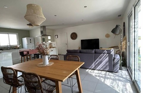 Cournonsec House | Maison Entre mer et Garrigue