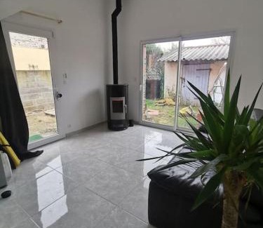 La Salvetat-Saint-Gilles Apartment | Maison entre ville et campagne