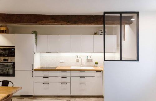 Centre Ville Villa | Maison et appartement attenant pour 10 personnes avec terrasse, cour et parking