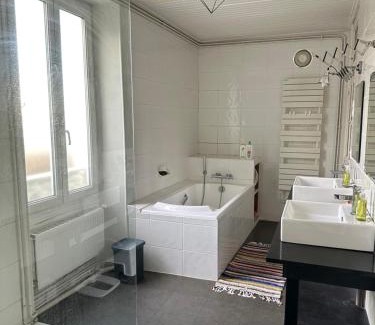 Moret-sur-Loing House | Maison familiale-jardin-50m du Loing-tout à pieds