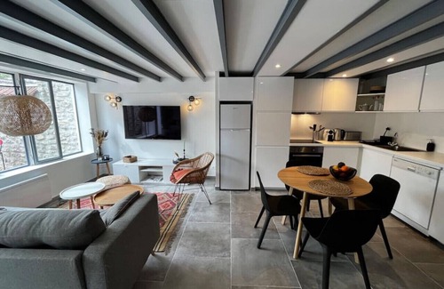 Vernon House | Maison Familiale Style Atelier & Cour Extérieure