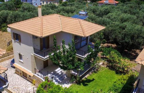 Diakofto Villa | Maison Fleurs
