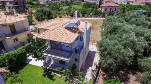 Diakofto Villa | Maison Fleurs