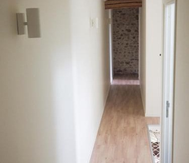 Saint-Bonnet-des-Bruyeres House | Maison Pernette, cocon d'évasion avec bain nordique