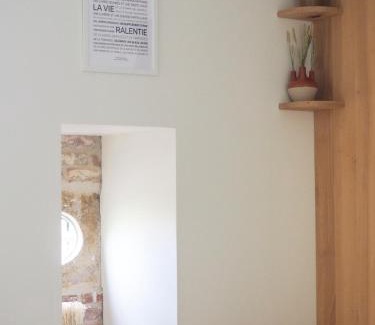 Saint-Bonnet-des-Bruyeres House | Maison Pernette, cocon d'évasion avec bain nordique