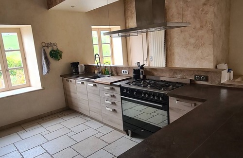 Saint-Didier-sur-Beaujeu House | Maison de Village Pour 15 Personnes