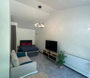 Saint-Georges-des-Coteaux House | Maison avec grand espace en hauteur
