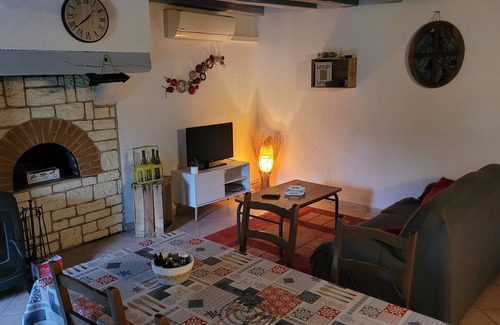 Saint-Pierre-les-Etieux House | Maison de Campagne Dans un Cadre Reposant et Verdoyant