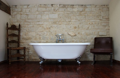 Villeneuve-la-Comtesse House | Maison Du Puits (3 bedrooms 2 bathrooms sleeps 8)