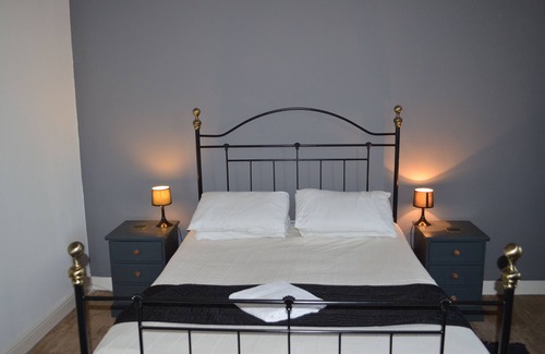 Villeneuve-la-Comtesse House | Maison Du Puits (3 bedrooms 2 bathrooms sleeps 8)