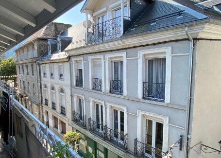 Bagneres-de-Luchon Apartment | MAISON GERMÈS - CENTRAL & STANDING - Appartements traversants - Lits 180 King Size - Linge de lit et de toilette inclus - Parking à proximité