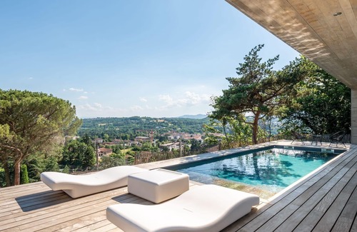 Francheville Villa | Maison H - Architect's house inside-out with view