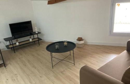 Beauvoir-sur-Niort House | Maison idéale pour 2 personnes, garage clos et Wifi