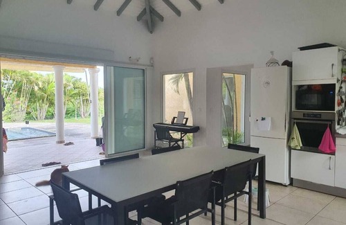 Grande-Terre Cabin | Maison Idéale Pour Déconnecter en Famille, Piscine, Cabane, à 5mn de la Plage