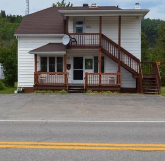 L'Anse-Saint-Jean Apartment | Maison l'héritage