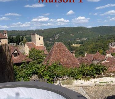 Saint-Cirq-Lapopie Bed & Breakfast | Maison Lapopie chambres et gîte