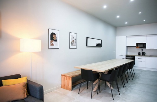 Republique - Tolstoi House | Maison le Gratte-Ciel - Families and Seminars