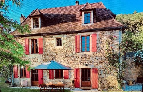 Bezenac House | Maison Les Volets Rouges, vue et piscine privée, côté Sarlat