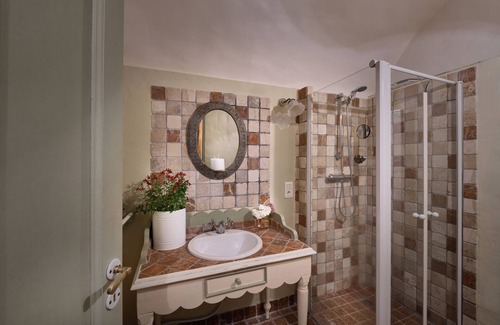Cabrieres-dʼAigues Bed & Breakfast | Maison Lou Roucas