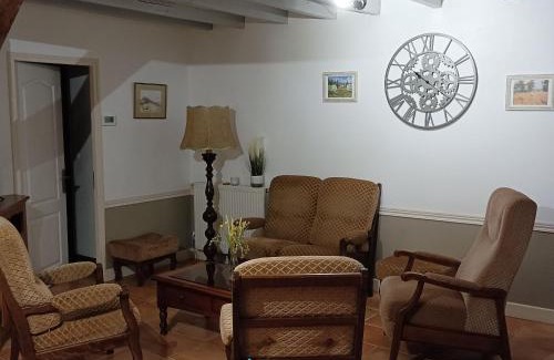 Saint-Benoit-du-Sault House | Maison médiévale en Berry avec cour privative et tout inclus - FR-1-591-643