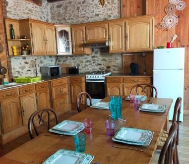 Saint-Benoit-du-Sault House | maison médiéval pour six personnes