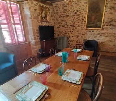 Saint-Benoit-du-Sault House | maison médiéval pour six personnes