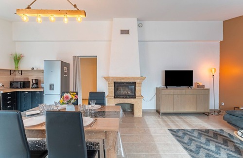 Beaucaire House | Maison Marquet, air conditioning and shared garden'