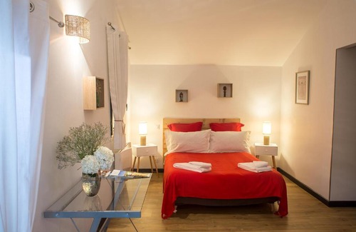 Le Burgaud Bed & Breakfast | MAISON MAUPAS Chambre Rouge