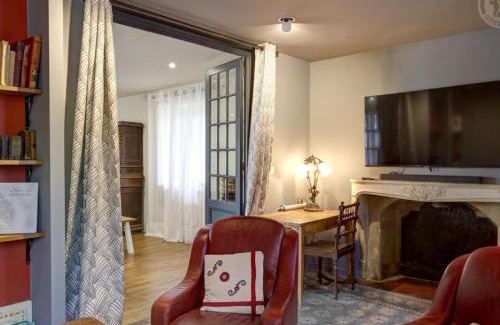 Saint-Symphorien-de-Lay House | Maison mitoyenne spacieuse avec jardin, terrasse et internet - FR-1-496-312