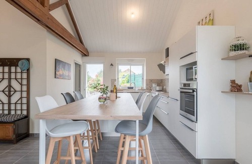 Sainte-Pazanne House | Maison moderne avec terrasse et grand jardin