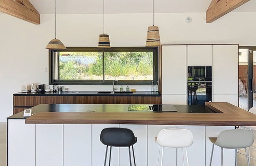 Cucuron House | Maison Neuve Proche Village, 250 m2 sur 3000 m2, 4 Chambres et 4 Salles D'eau