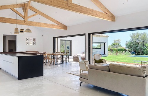 Cucuron House | Maison Neuve Proche Village, 250 m2 sur 3000 m2, 4 Chambres et 4 Salles D'eau