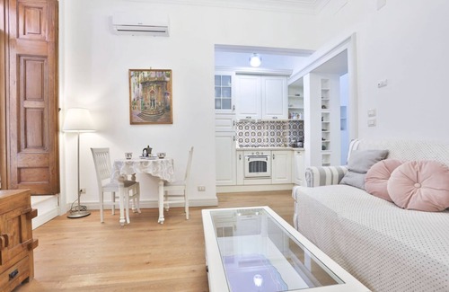 Rione Duomo Apartment | Maison Nicole - Central & Lovely Apartment