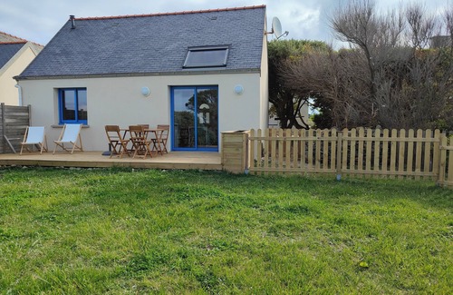 Plozevet House | Maison Océan direct access to the sea from the garden