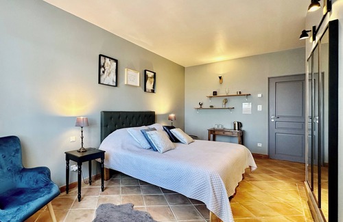 La Fagette Bed & Breakfast | Maison Oléa - "Élégance" guest room overlooking the Vézère valley.