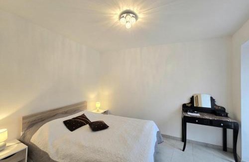 Coulaures House | Maison Périgourdine avec jardin clos, cheminée et activités nautiques à proximité - FR-1-616-15